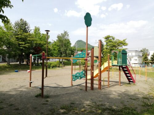 藤が丘そよかぜ公園のコンビネーション遊具