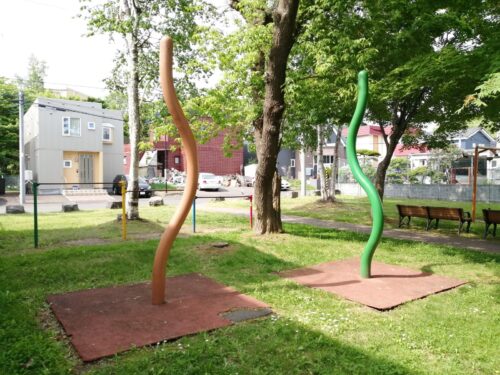 藤野本通みどり公園の健康遊具