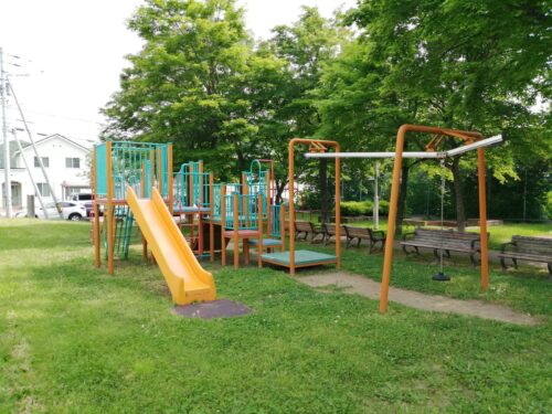 藤野本通みどり公園の複合遊具
