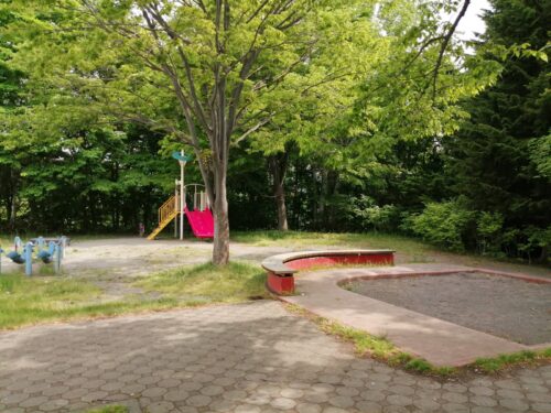 藤が丘高台公園の遊具広場・すべり台
