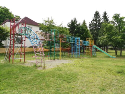 藤野なかよし公園のすべり台付き大型遊具