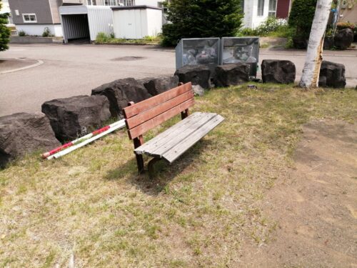 藤野こぶし公園の木製ベンチ