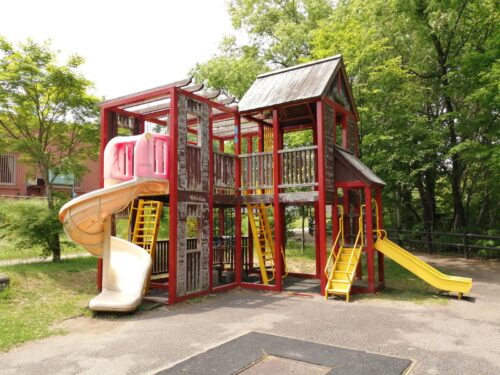 藤野東公園の木製大型アスレチック複合遊具