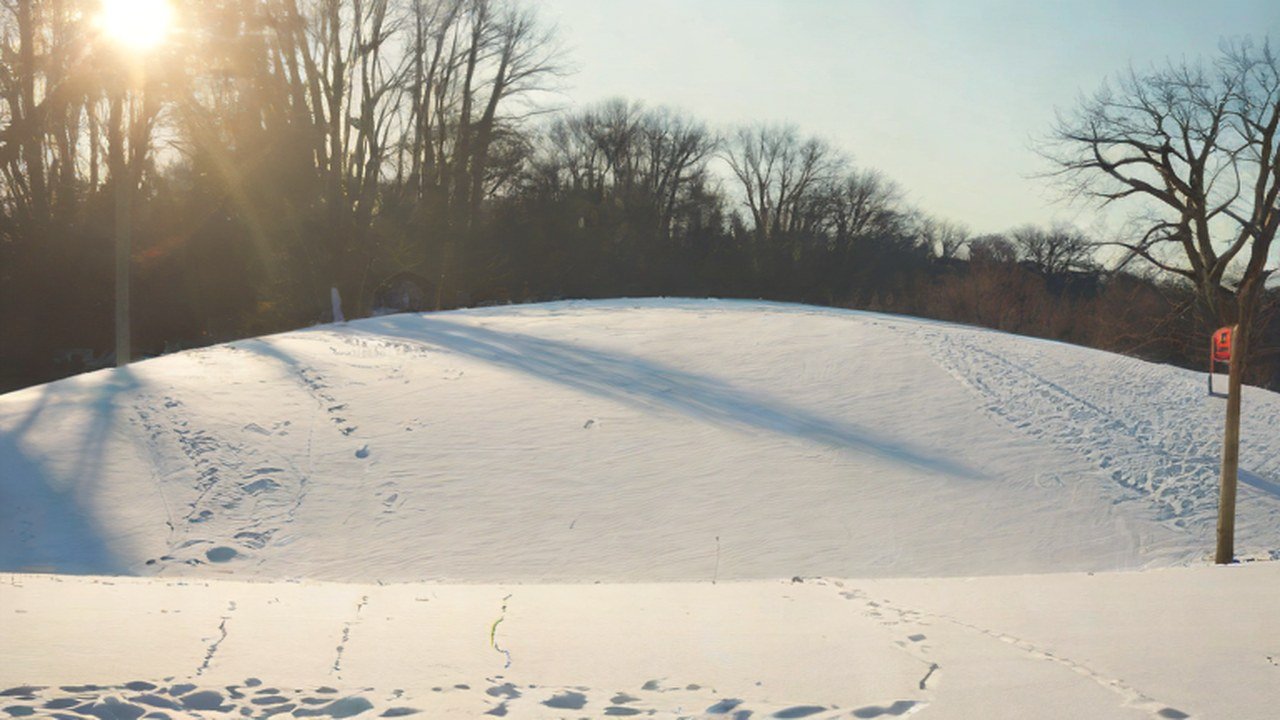雪山で遊べる冬の公園
