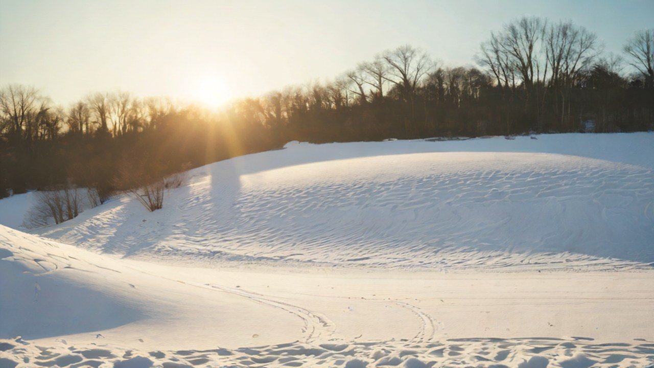 雪山で遊べる冬の公園